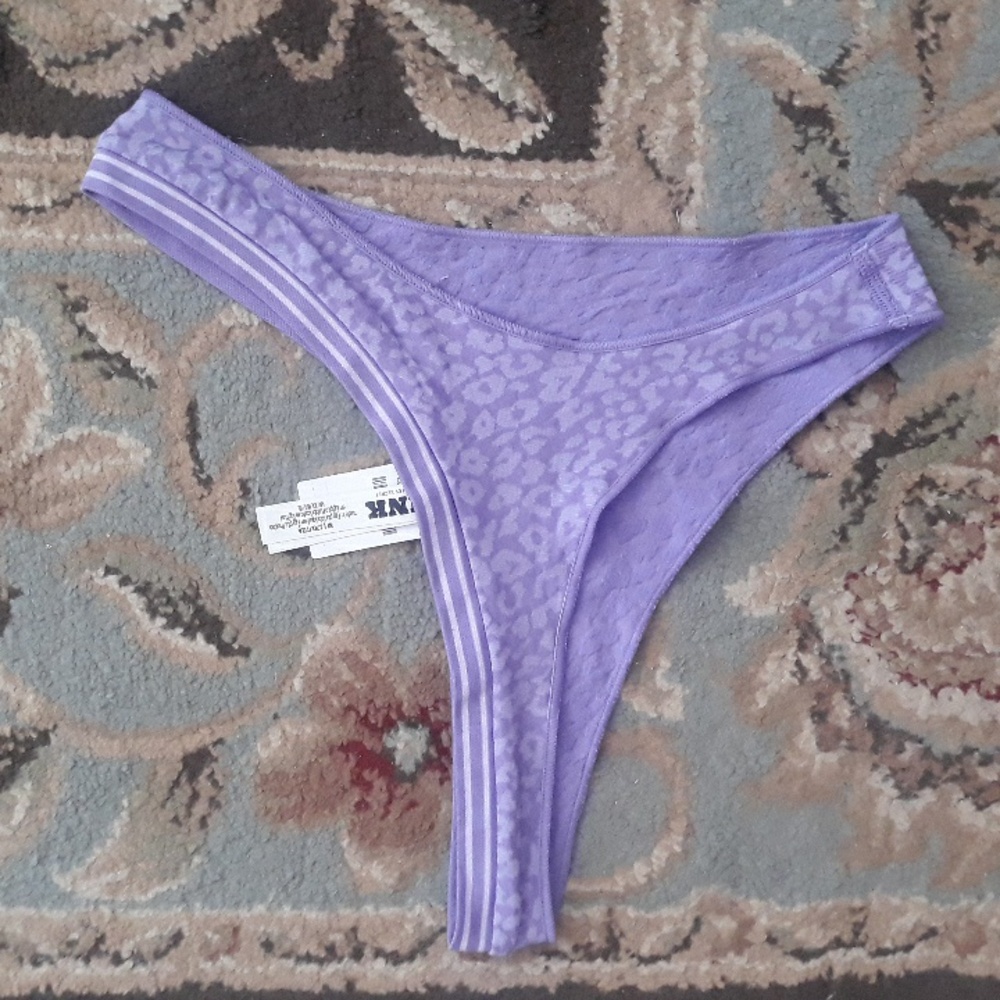 Pink VS thong - Picture 7 of 15